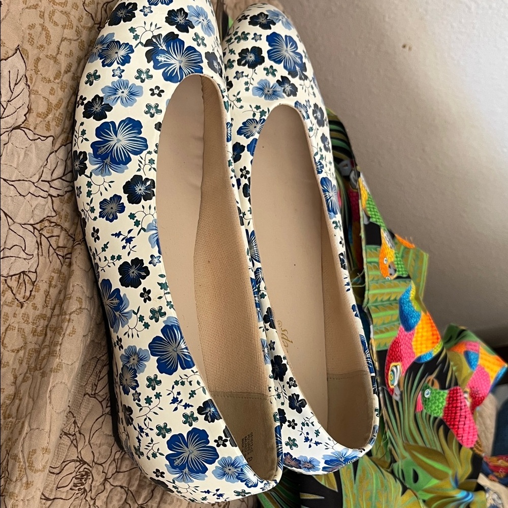 ANGEL STEPS Blue Floral Wedges Size 8.5 - Picture 2 of 4